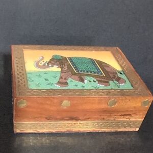 Wooden/Brass Elephant Inlay Small Indian Style Trinket Box.